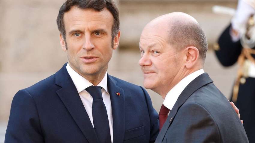 Макрон та Шольц планують спільну вечерю у Берліні для обговорення важливих тем Макрон та Шольц планують спільну вечерю у Берліні для обговорення важливих тем