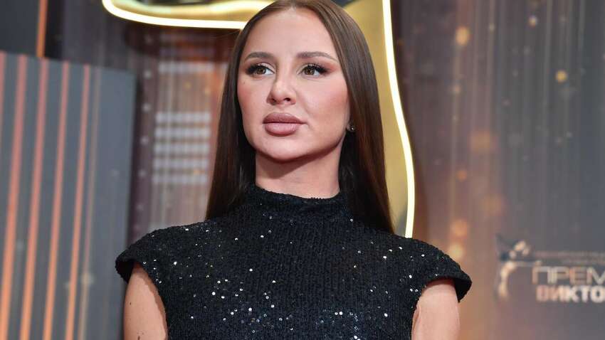 С певицей из Украины, перебравшейся в РФ, произошла беда во время концерта  С певицей из Украины, перебравшейся в РФ, произошла беда во время концерта