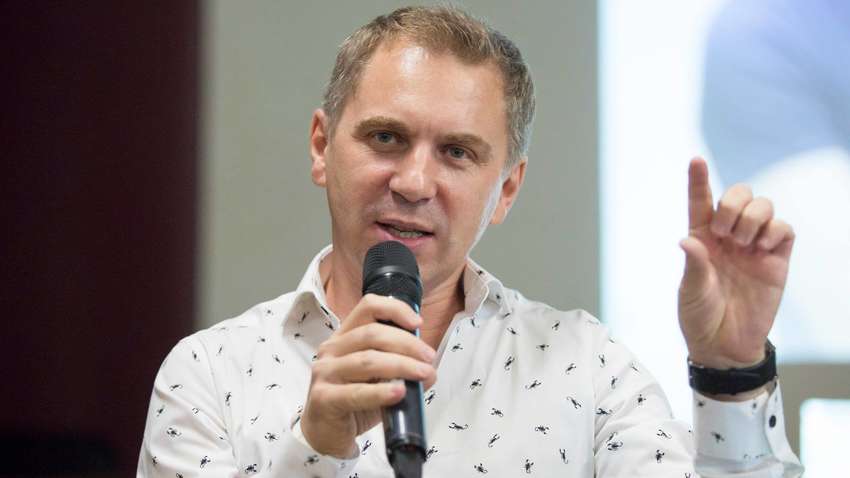 Эксперт рассказал, что значит фраза "цыплят по осени считают" и уместно ли ее употреблять (ВИДЕО)