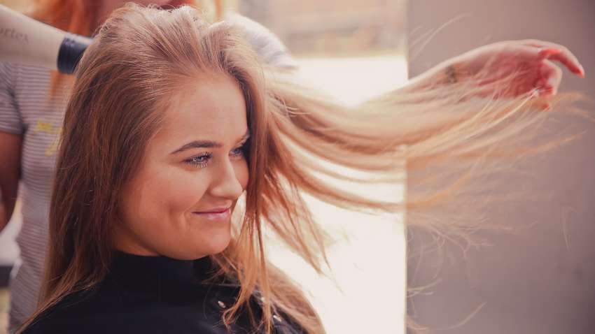 Косметолог рассказала, какие масла самые эффективные в уходе за волосами