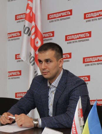 СМИ: На Мальдивах глава фракции Порошенко с женой «зажигали» в драгоценностях более чем на 10 млн   