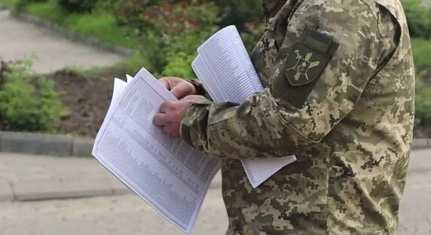 Працівників ТЦК перетворили на «демонів»: які це матиме наслідки  