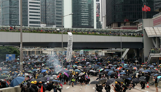 Китай попросил США «отстать» от Гонконга