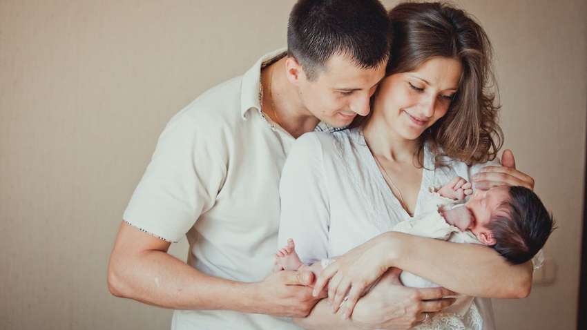 Зеленского просят ввести лицензию на разрешение быть родителями  