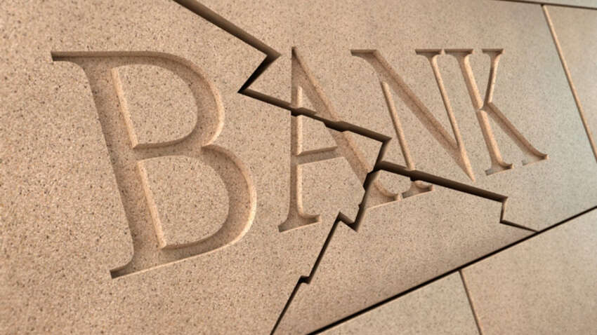 В Украине "лопнули" сразу два банка: вернут ли деньги вкладчикам