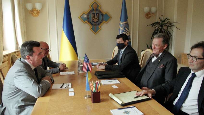 Джордж Кент у Києві: чи підшукує США наступника Зеленського, а вибори президента можуть бути проведені достроково