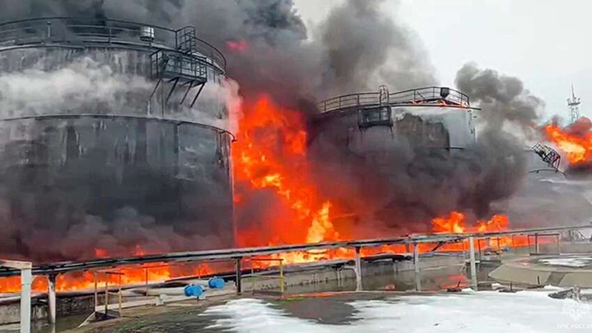У Путина осталось всего два НПЗ: раскрыты шокирующие последствия ударов Украины У Путина осталось всего два НПЗ: раскрыты шокирующие последствия ударов Украины