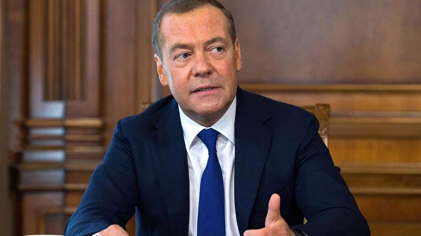 В Киеве озвучили предложение Медведеву после его "мечтаний" в день РФ