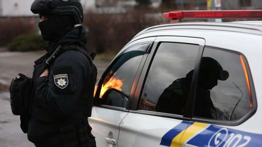 Вибух у Чернівецькому районі: у місті введено спеціальну поліцейську операцію через напад на правоохоронців