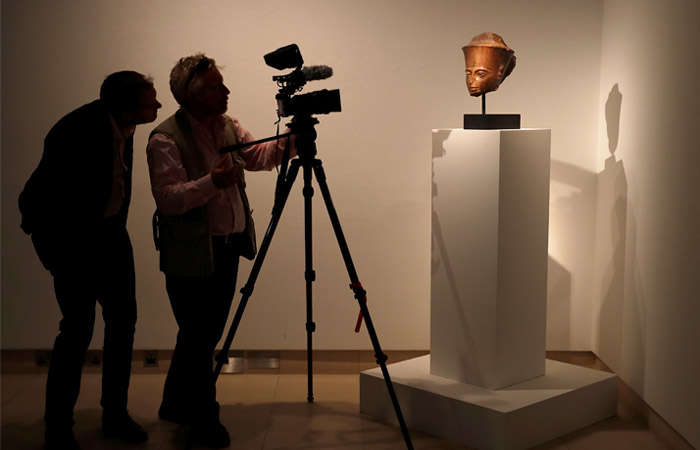 Власти Египта попросили Интерпол разыскать бюст фараона, проданный через аукцион