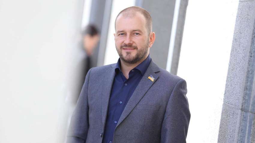 Як Артем Культенко з кав'ярні на Позняках пересів на «Мерседес»