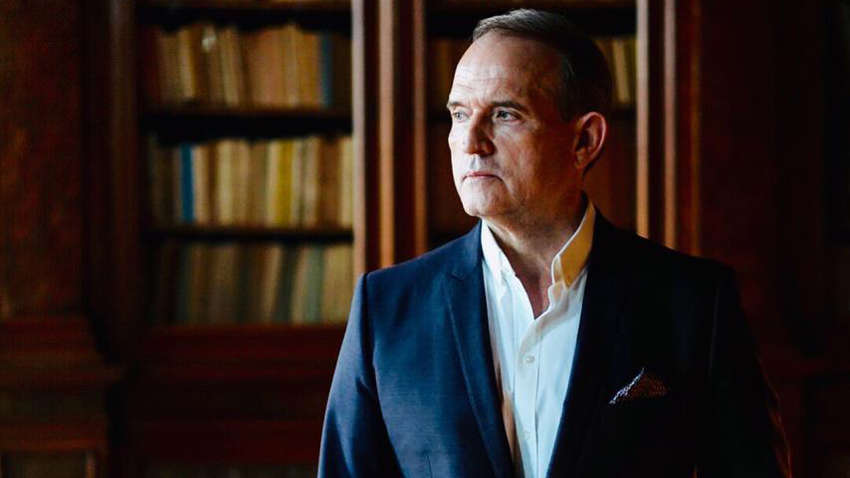 Медведчук опублікував «Короткий курс – нагадування для влади в День Конституції»