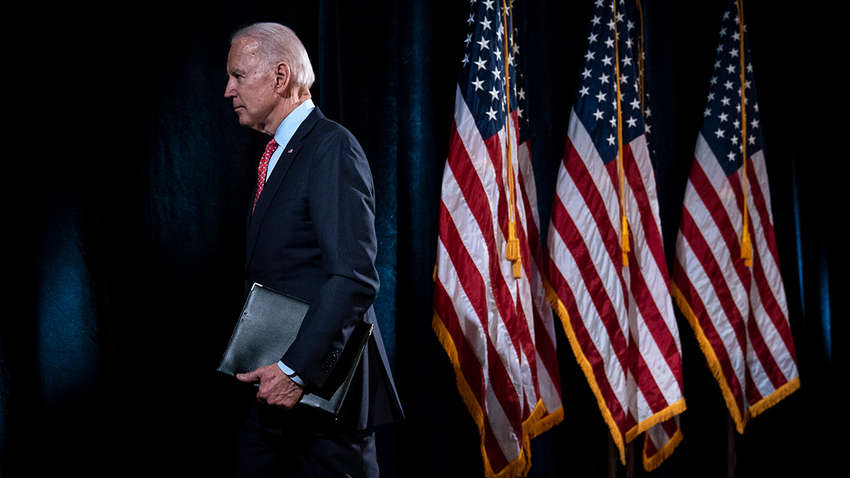 Байдена звинуватили в сексуальних домаганнях: "жертву" представляє людина Трампа