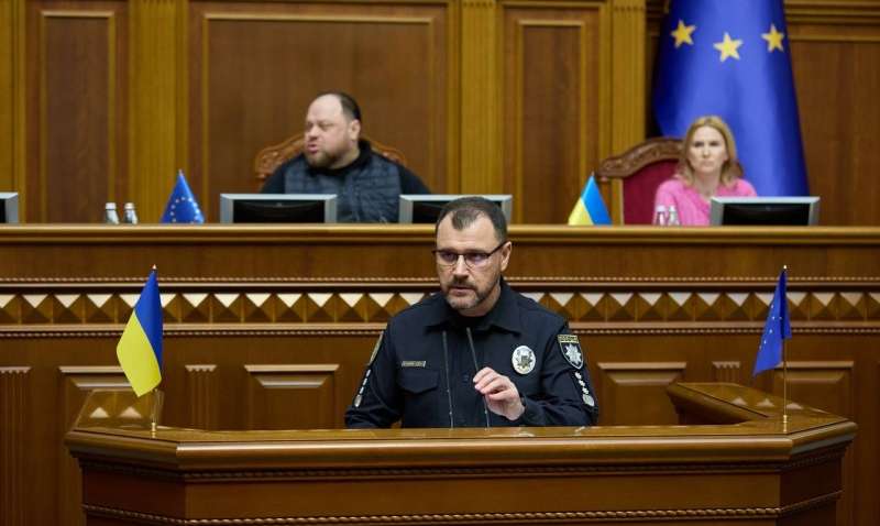 В МВД рассказали, что ждет мужчин, которые незаконно выехали из страны В МВД рассказали, что ждет мужчин, которые незаконно выехали из страны