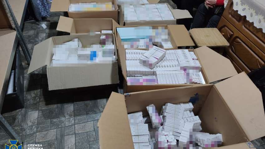 Контрабандисти завезли в Україну невідомі ліки для пацієнтів із COVID-19