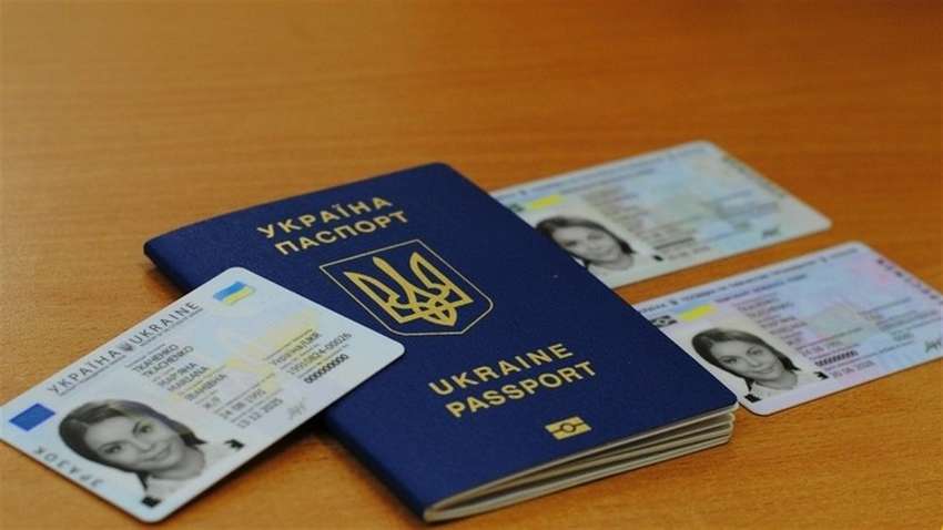 В Украине заменят бумажные паспорта на пластиковые: что изменится для украинцев В Украине заменят бумажные паспорта на пластиковые: что изменится для украинцев
