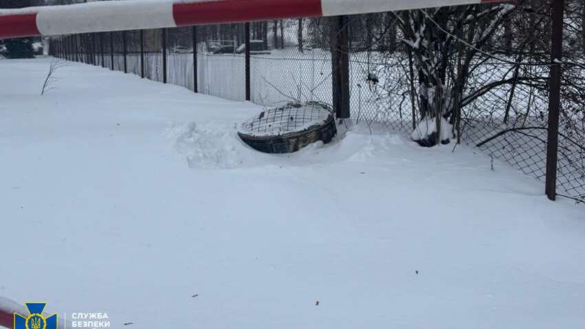 СБУ показала уламки «Орєшніка», яким рф атакувала Львівщину СБУ показала уламки «Орєшніка», яким рф атакувала Львівщину