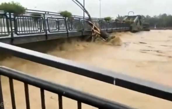 Италию накрыли масштабные наводнения: реки выходят из берегов (ФОТО)