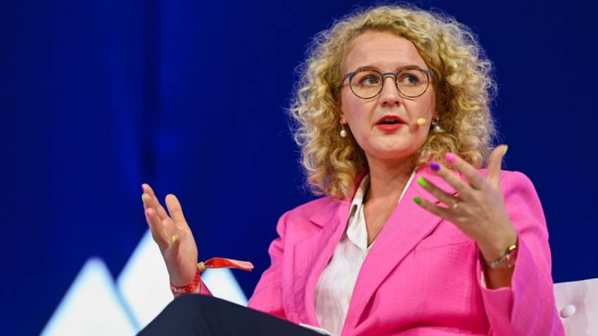 В Литве призывают граждан вкладывать деньги в танки, вместо сбережения в носках