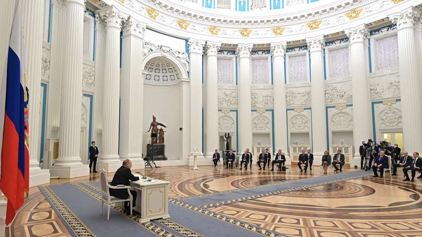 Внезапное заседание Совбеза РФ: что ждет Украину после признания Россией «ЛДНР»