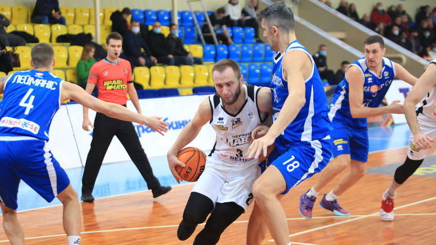 В чемпионате украинской баскетбольной Суперлиги произошло принципиальное противостояние