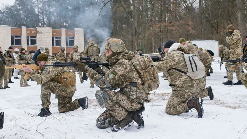Паника не сработала: в Украине выросла готовность к сопротивлению российской агрессии Паника не сработала: в Украине выросла готовность к сопротивлению российской агрессии