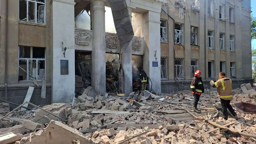 Оккупанты ударили баллистикой по учебному заведению в Одесской области: есть погибшие Оккупанты ударили баллистикой по учебному заведению в Одесской области: есть погибшие