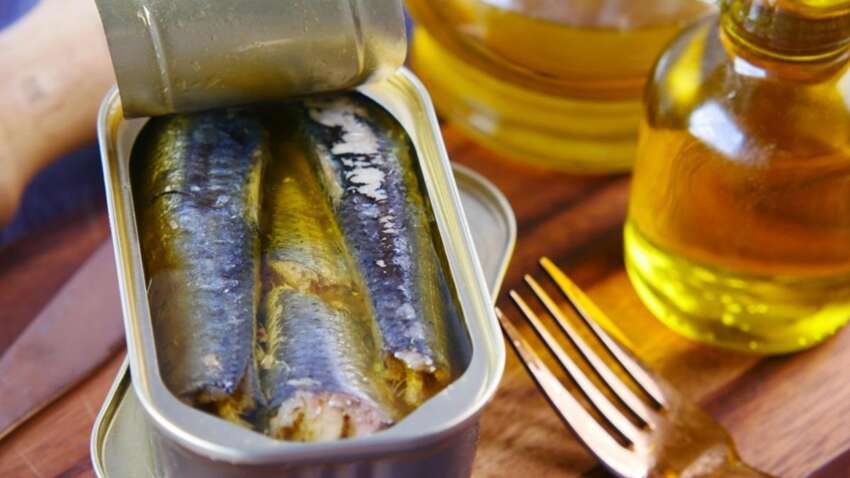 Незаменимое золото для сердца и мозга: какую консервную рыбу следует есть чаще