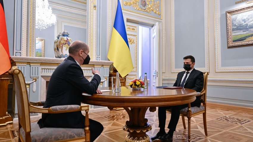 Канцлер ФРГ привез в Украину сто миллионов евро поддержки: о чем два часа договаривались Зеленский и Шольц Канцлер ФРГ привез в Украину сто миллионов евро поддержки: о чем два часа договаривались Зеленский и Шольц