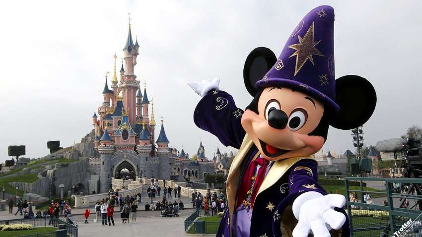 Диснейленд в Париже откроют на два месяца позже: знаем когда