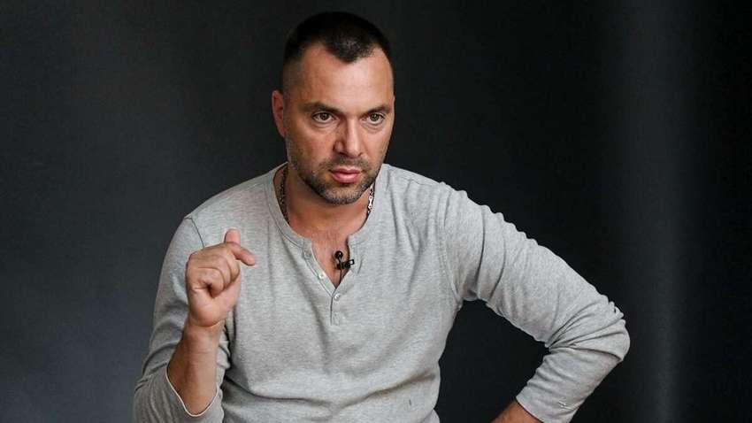 Арестович розповів, до якої країни можуть перенести переговори ТКГ з питань Донбасу