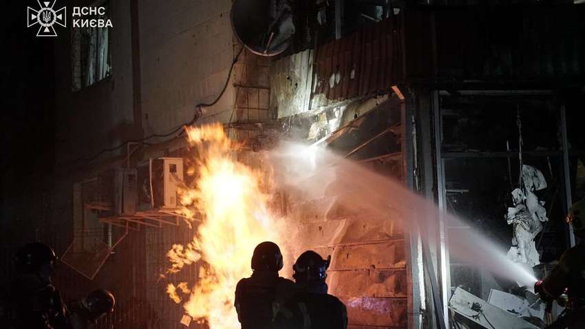 Окупанти завдали ударів по Києву: що відомо (ФОТО)