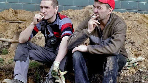 Испанский суд разрешил вычитать время перекуров из зарплаты