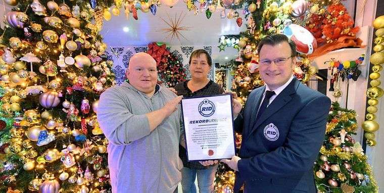 350 різдвяних ялинок в будинку: у Німеччині подружжя встановили світовий рекорд