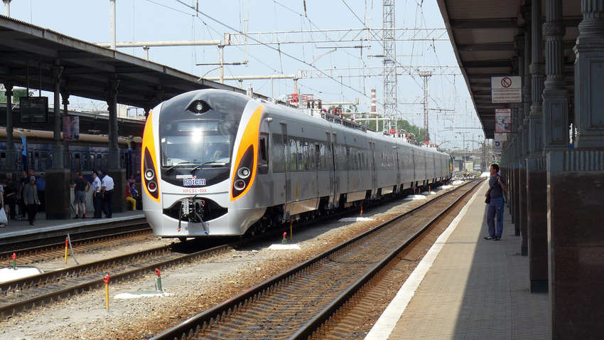 "Укрзализныця" преждевременно завершила ремонт поезда, слетевшего с рельсов