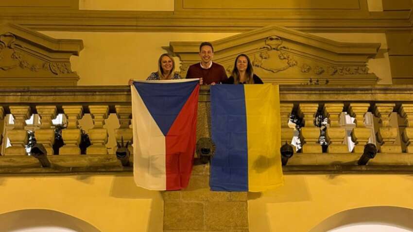 В Чехии скандал: новый спикер парламента приказал снять украинский флаг, но произошло неожиданное (ФОТО)