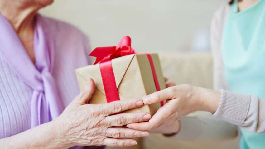 В Киеве стартовала выдача рождественских подарков для пенсионеров-ВПО: как подать заявку и получить приглашение В Киеве стартовала выдача рождественских подарков для пенсионеров-ВПО: как подать заявку и получить приглашение