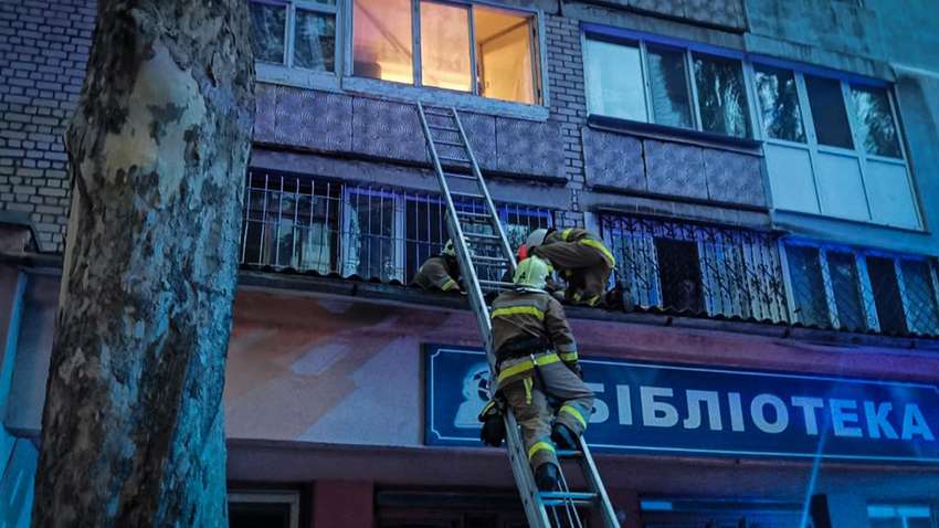 6-річна дитина випала з сьомого поверху в Миколаєві 6-річна дитина випала з сьомого поверху в Миколаєві