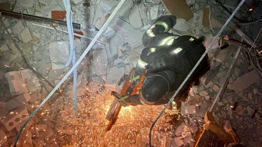 У Херсоні під завалами знайшли матір двійнят