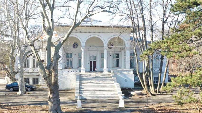 Дача Ашкеназі: унікальний особняк на протязі 27 років бережуть від зникнення 