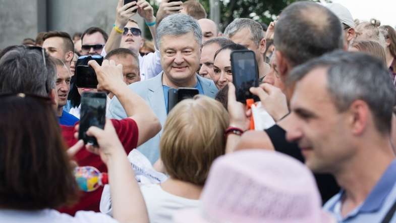 "На цей раз не Мальдіви": Порошенко полетів з сім'єю в демократичну відпустку