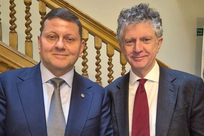 Залужний провів важливу зустріч: з ким переговорив ексглавком 