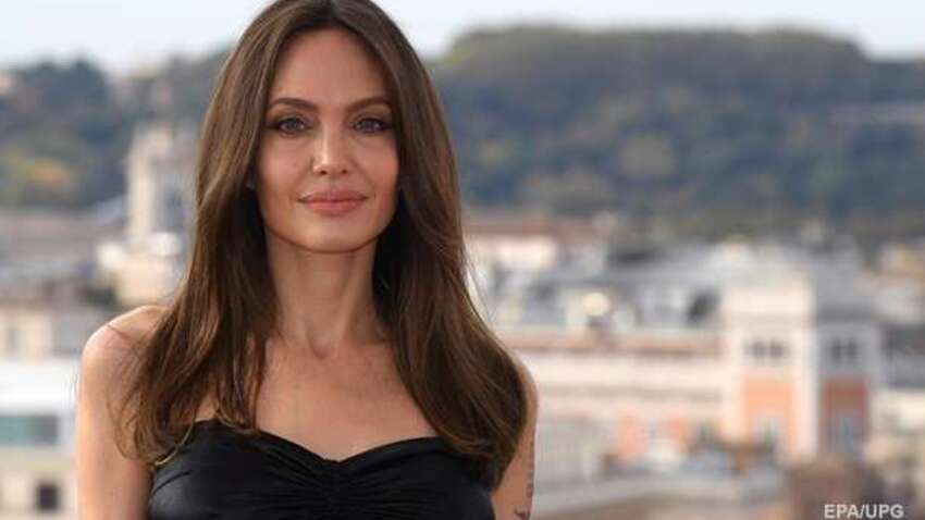 Анджеліна Джолі кардинально змінилася для нової ролі: її важко впізнати (ФОТО) Анджеліна Джолі кардинально змінилася для нової ролі: її важко впізнати (ФОТО)