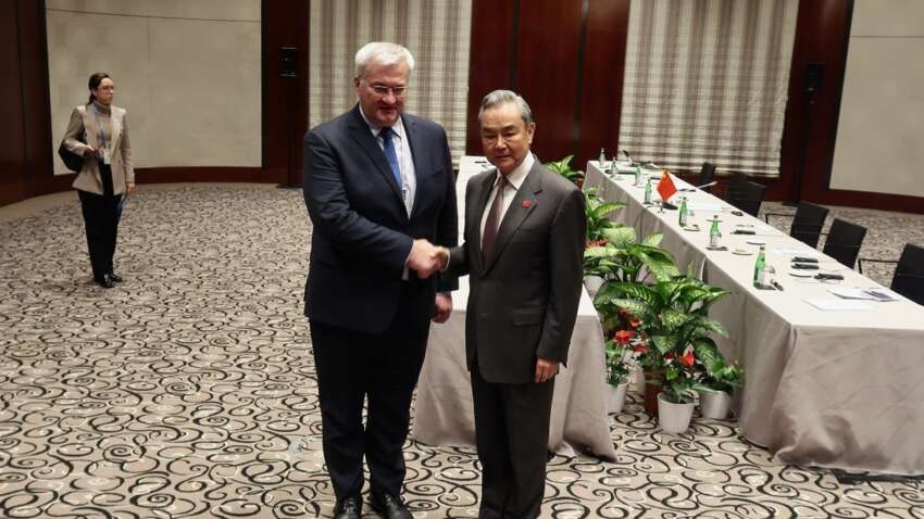 Киев и Пекин сближаются: Сибига после встречи с Ван И ответил, станет ли Китай на сторону Украины