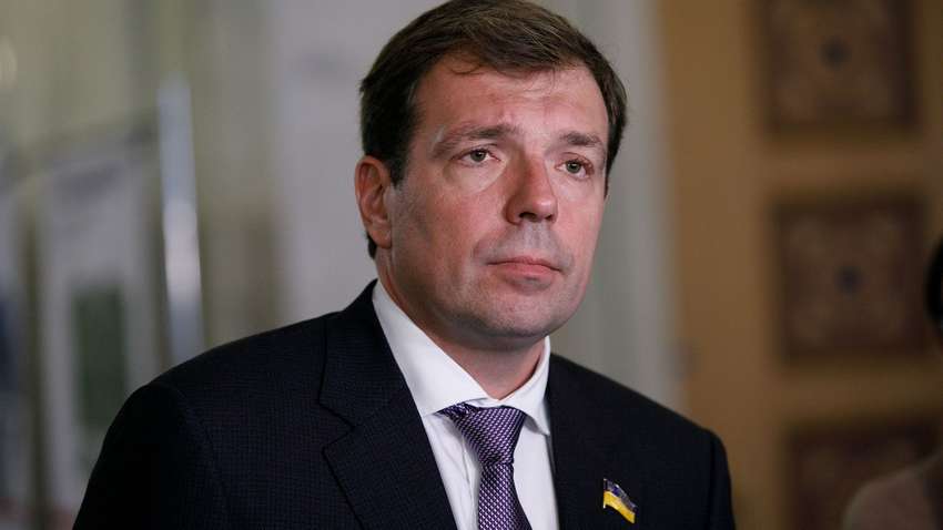 Политолог заявил, что Левочкин мог «слить» Скорика ради Одесского припортового завода