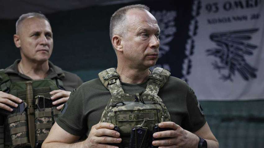 Сырский заявил о сложной ситуации на четырех направлениях: где россияне ведут наступательные действия