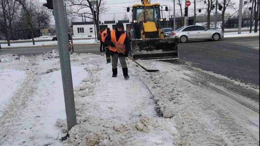 Чистота попри негоду: у мережі захоплюються роботою харківських служб