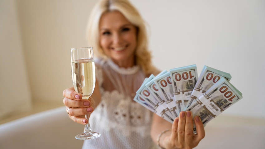 Гроші впадуть з неба: три знаки зодіаку, кого чекає фінансове везіння в лютому Гроші впадуть з неба: три знаки зодіаку, кого чекає фінансове везіння в лютому