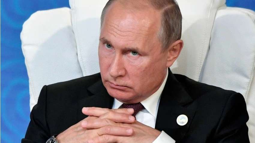 Путина подняли на смех из-за неудачного фото возле Царь-пушки (ФОТО)