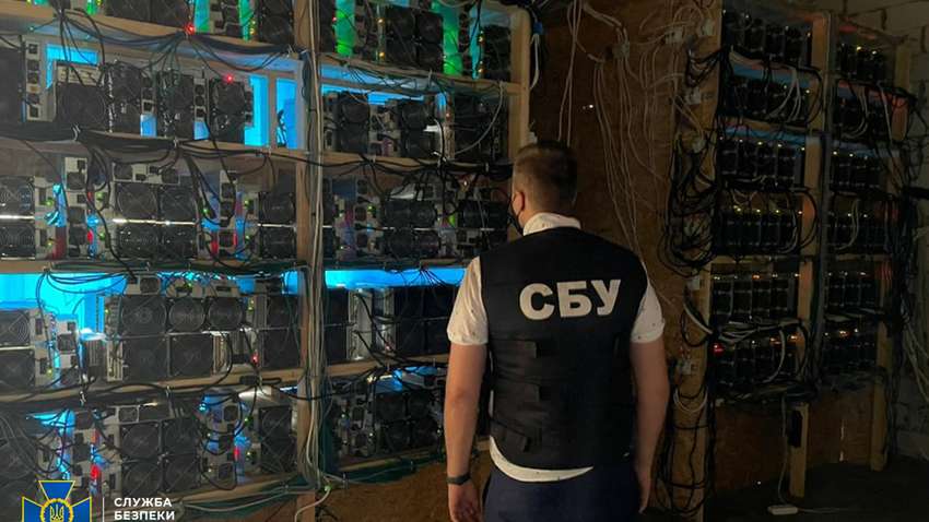 СБУ знешкодила криптоферму, яка могла залишити частину Чернігівської області без світла і води (фото) СБУ знешкодила криптоферму, яка могла залишити частину Чернігівської області без світла і води (фото)